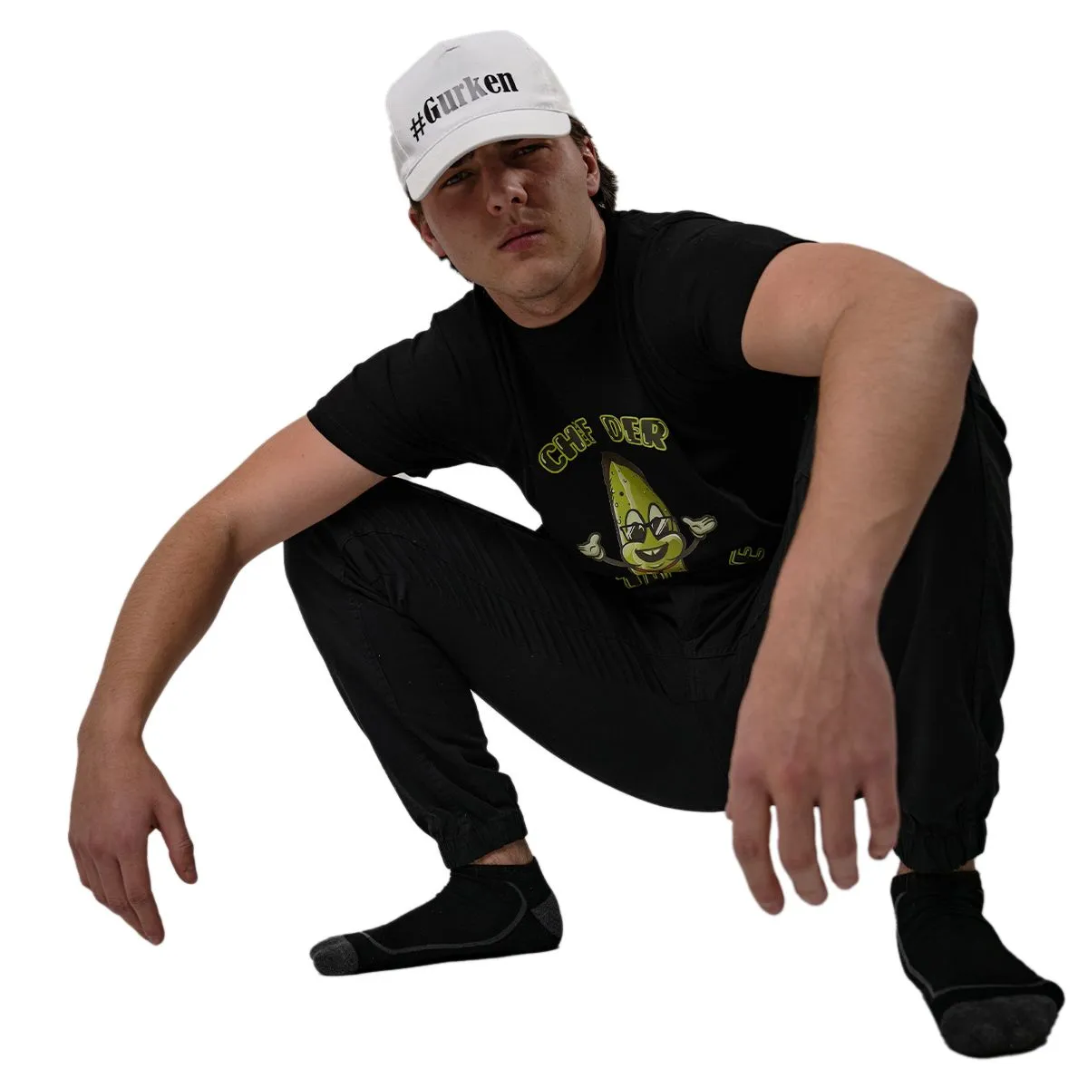 weiße Cap, schwarzes Baumwolltshirt